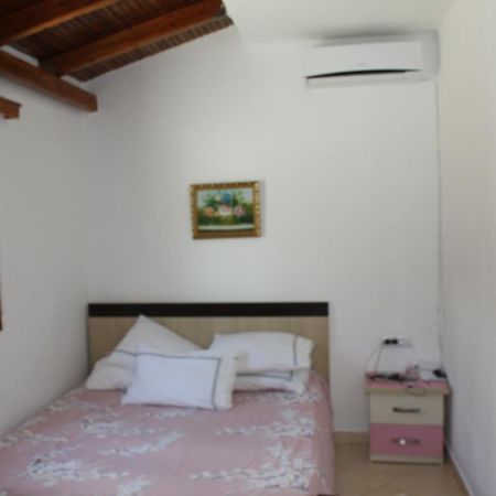 Guesthouse Benardo Sarande Exterior photo