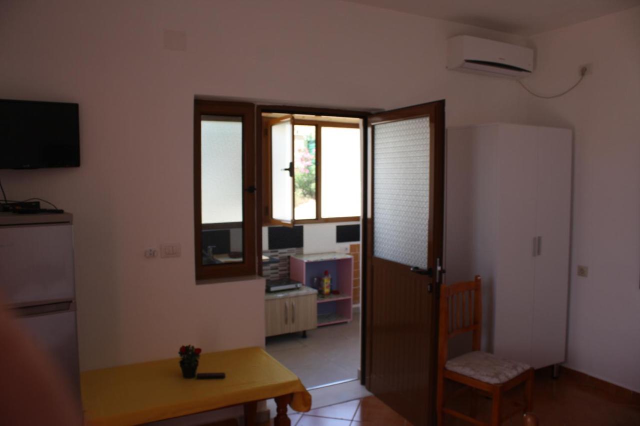 Guesthouse Benardo Sarande Exterior photo