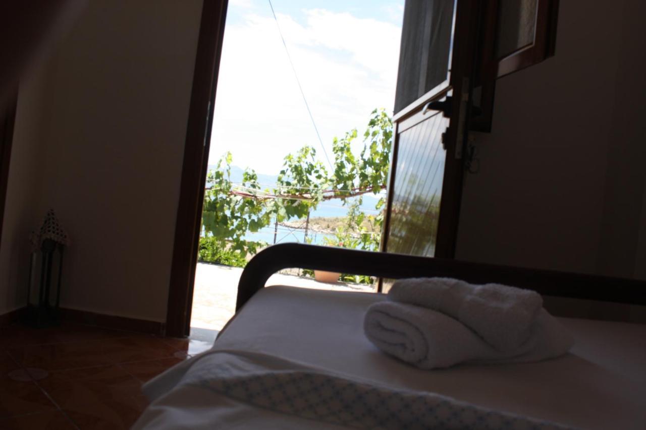 Guesthouse Benardo Sarande Exterior photo