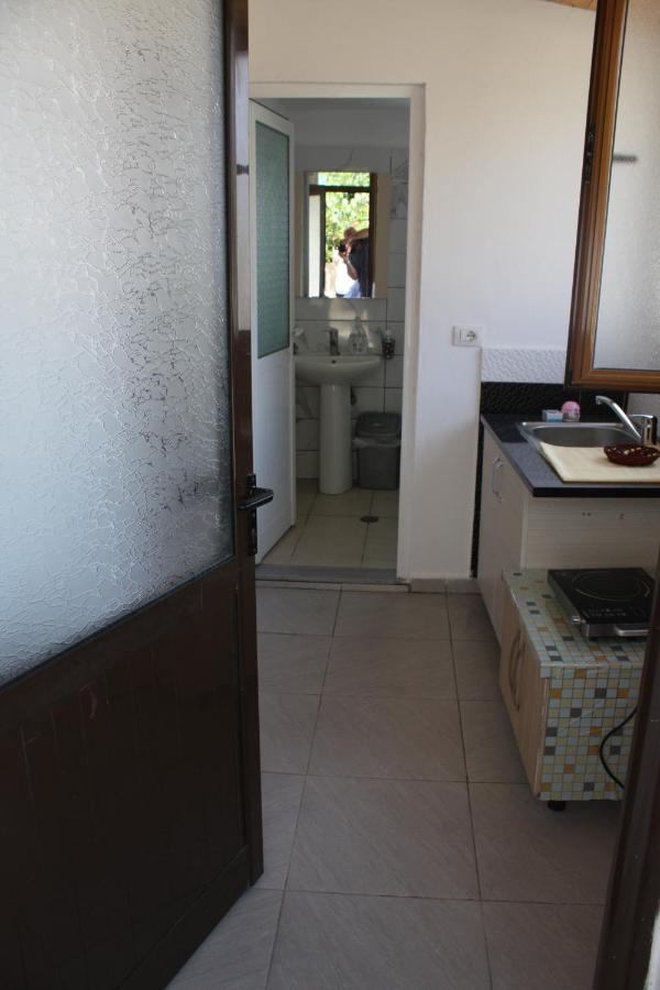 Guesthouse Benardo Sarande Exterior photo